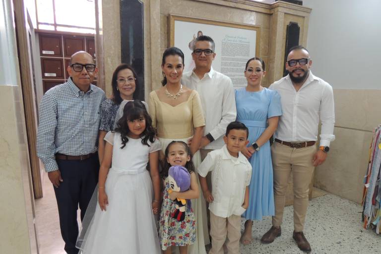 Celebran alumnos del Senda su primera comunión
