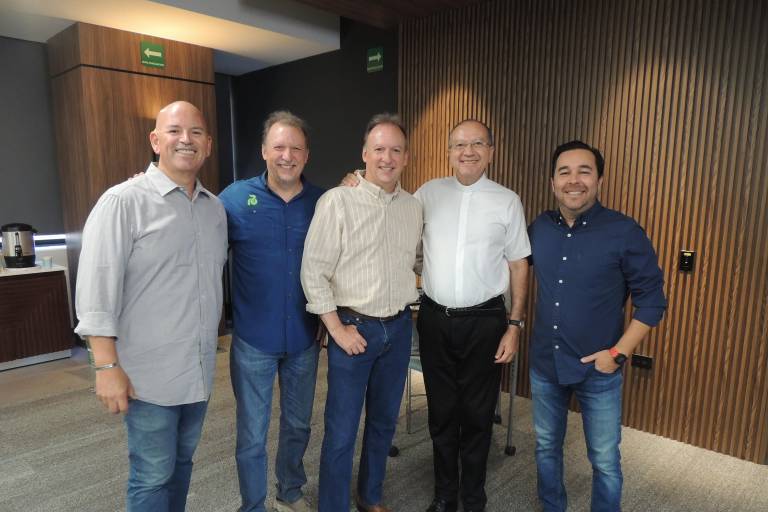 Encuentra el público respuestas en el libro de Gilberto Aispuro