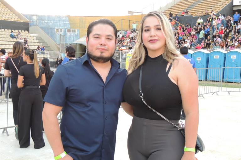 Bailan y cantan al ritmo de la Banda MS