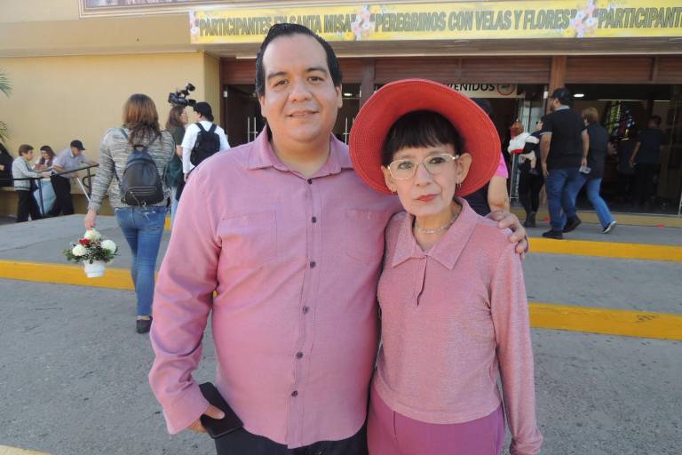 Cantan sinaloenses ‘Las Mañanitas’ a la Virgen de Guadalupe en su día