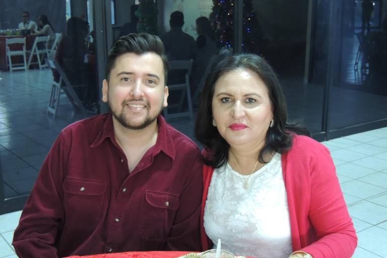 Disfrutan colaboradores de Noroeste su tradicional posada navideña