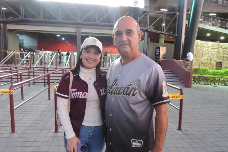 Brindan sinaloenses su apoyo a Tomateros en la serie final contra Charros de Jalisco