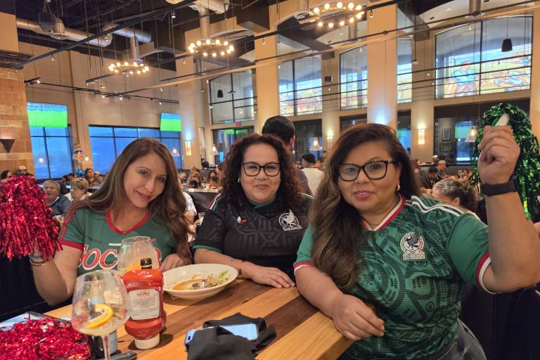 Festejan sinaloenses segundo triunfo de México en la Copa Mundial 2026
