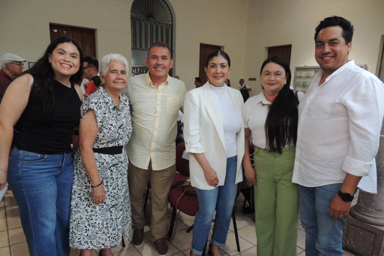 Premian la trayectoria de Martha Alicia Araujo, en el periodismo