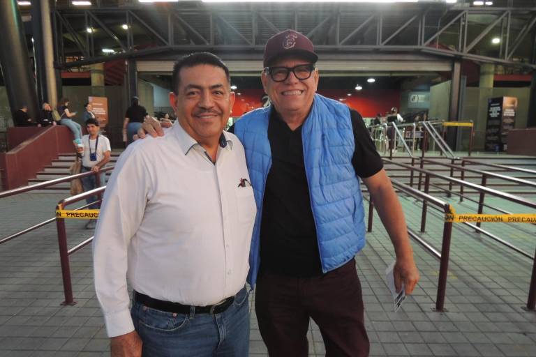 Brindan sinaloenses su apoyo a Tomateros en la serie final contra Charros de Jalisco