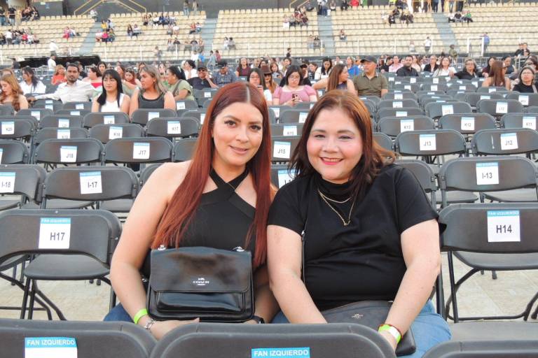 Bailan y cantan al ritmo de la Banda MS