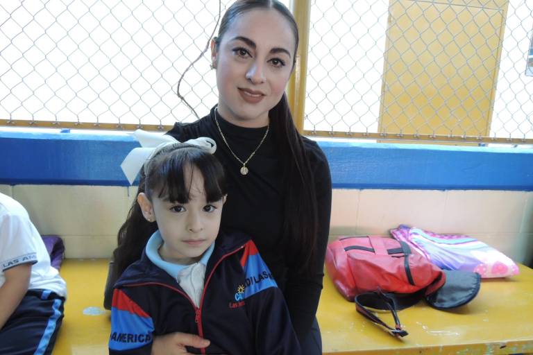 Con un taller de matrogimnasia fortalecen papás su relación con sus hijos