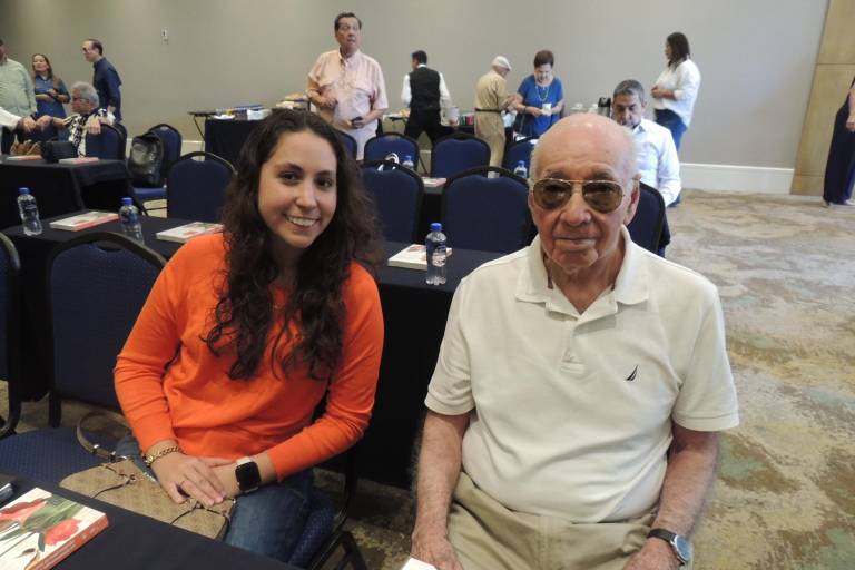 Comparte Efraín Romo Santos la historia de la oftalmología en Sinaloa