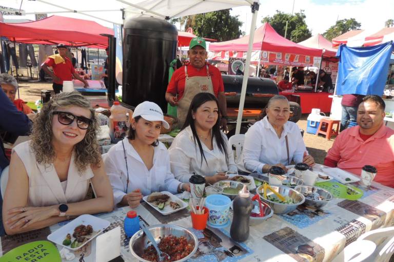 Disfrutan de la primera Feria Estatal del Chicharrón 2026
