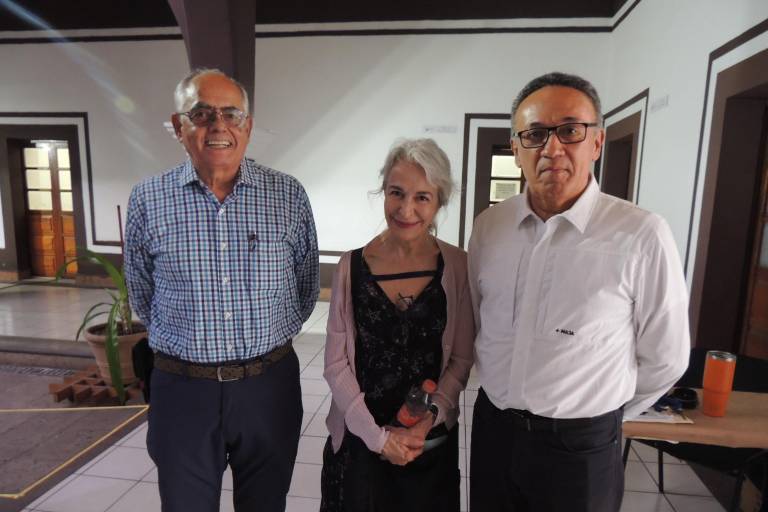 Reconocen el trabajo literario de Zaría Abreu, en poesía y a Verónica Murguía, en cuento