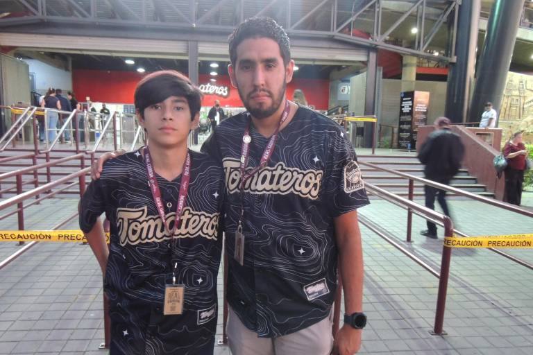 Brindan sinaloenses su apoyo a Tomateros en la serie final contra Charros de Jalisco