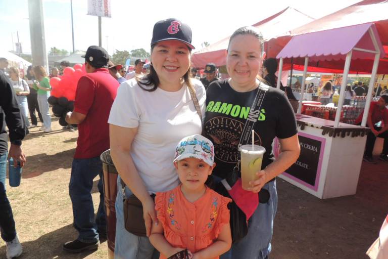 Disfrutan de la primera Feria Estatal del Chicharrón 2026