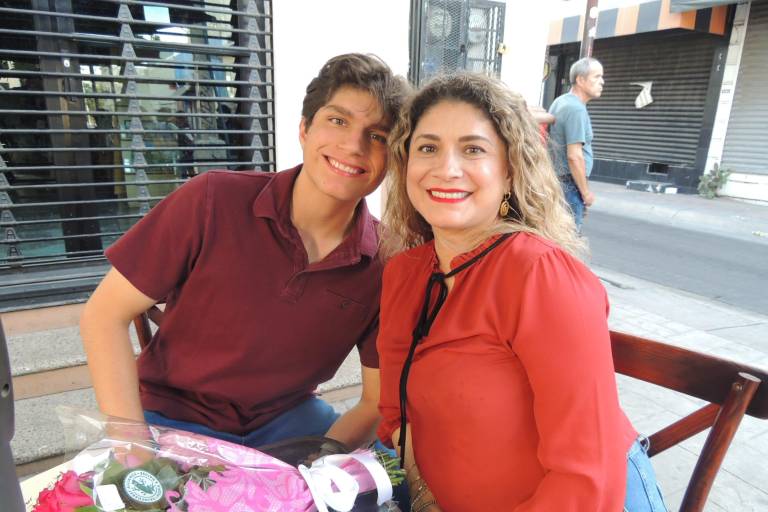 Reconoce María Julia trayectoria de científicos mexicanos en su nuevo libro