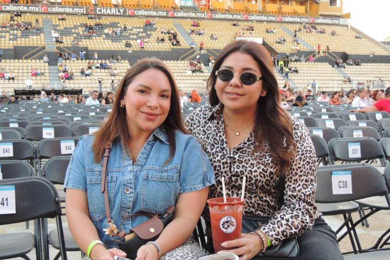 Bailan y cantan al ritmo de la Banda MS