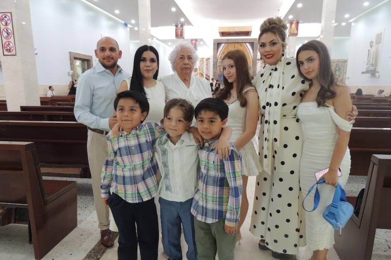 Celebran alumnos del Senda su primera comunión