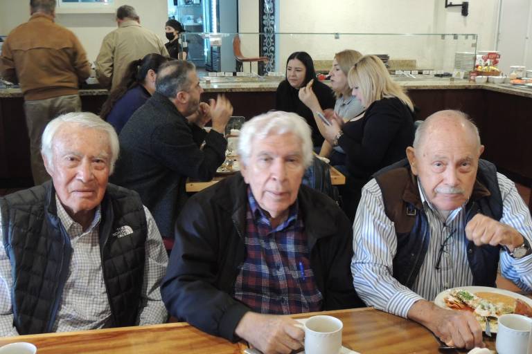 Disfruta grupo prevoriano de su tradicional reunión mensual