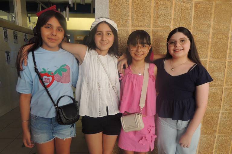 Con juegos mecánicos, trampolín y música celebran su Día del Niño