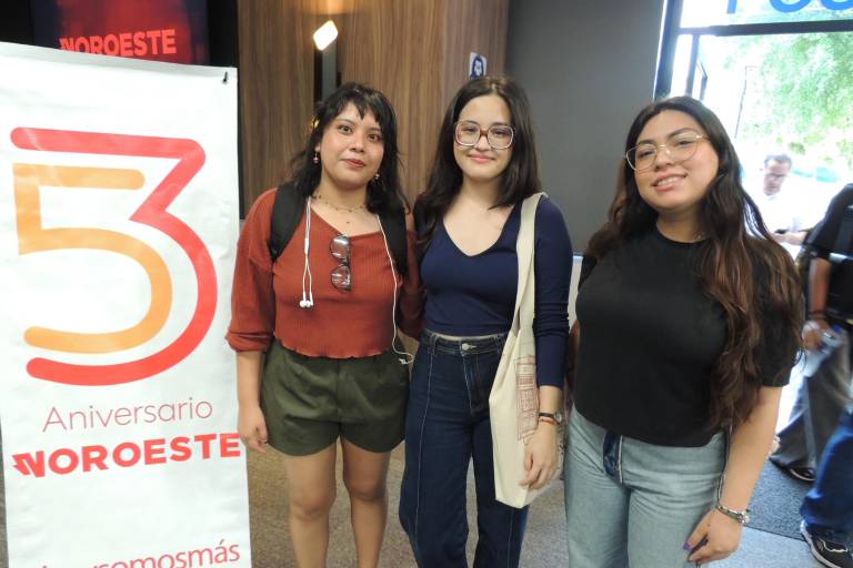Comparten periodistas su experiencia en el panel ‘De la Tinta al Pixel’