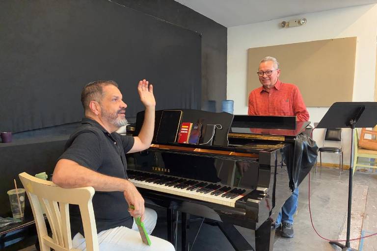 Perfeccionan cantantes de ópera su técnica vocal con Carlos Conde