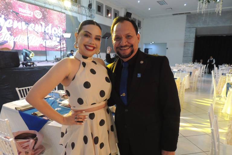 Disfrutan rotarios de queso, pan y vino con causa