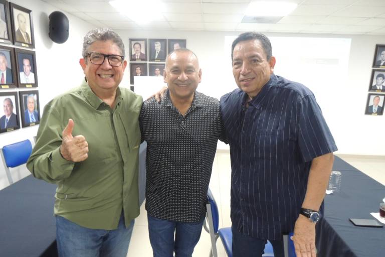 Comparte Paúl Chávez con empresarios, estrategias para reinventar su negocio