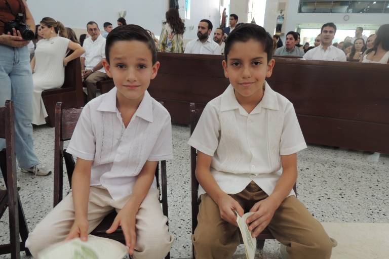 Celebran alumnos del Senda su primera comunión