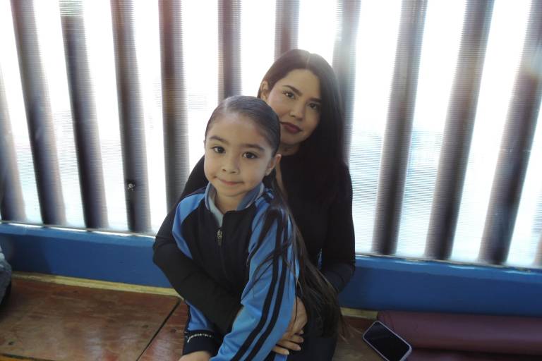 Con un taller de matrogimnasia fortalecen papás su relación con sus hijos