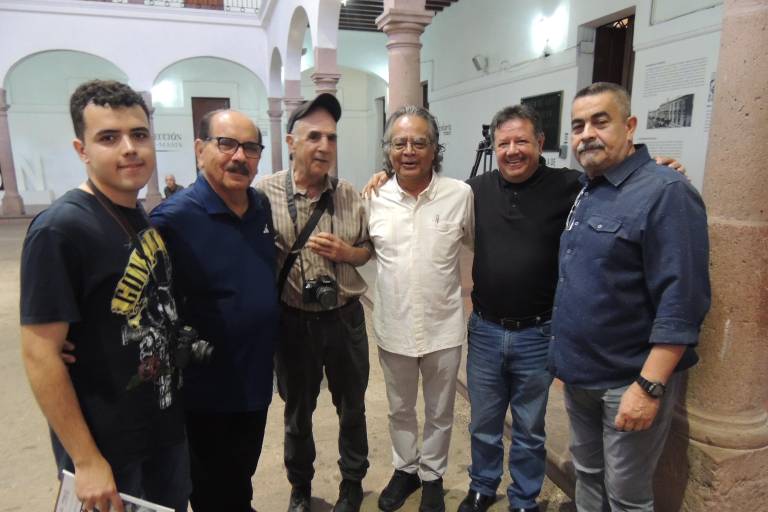 Admiran la trayectoria de Pedro Valtierra, con su exposición ‘Volver a la tierra del Quetzal’