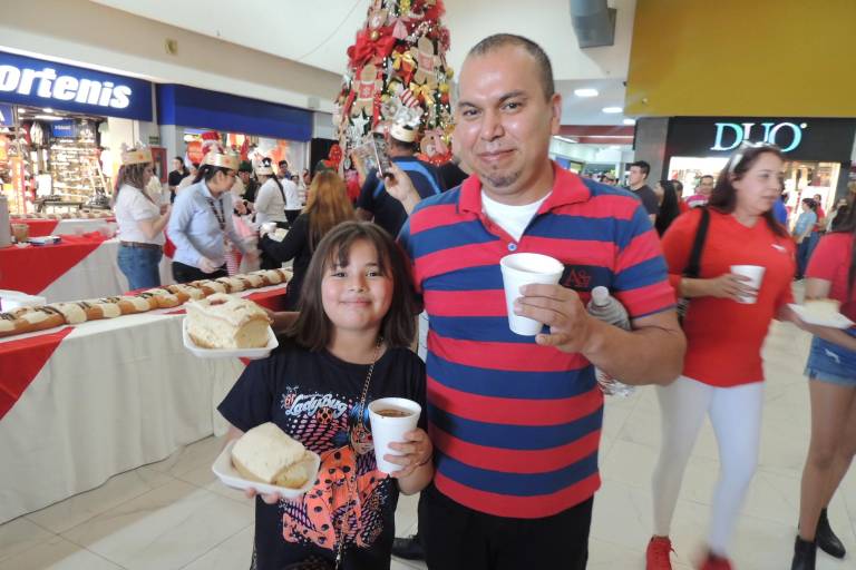 Comparte Casa Ley su tradicional Rosca de Reyes