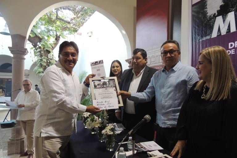 Premian a Rosy Paláu y Ariosto Uriel Hernández por su creatividad en cuento y poesía