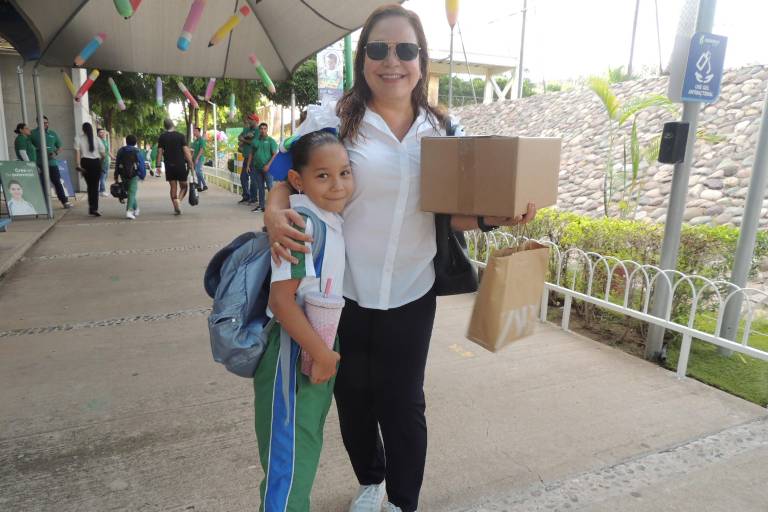 Disfrutan alumnos del Instituto Senda un feliz regreso a clases