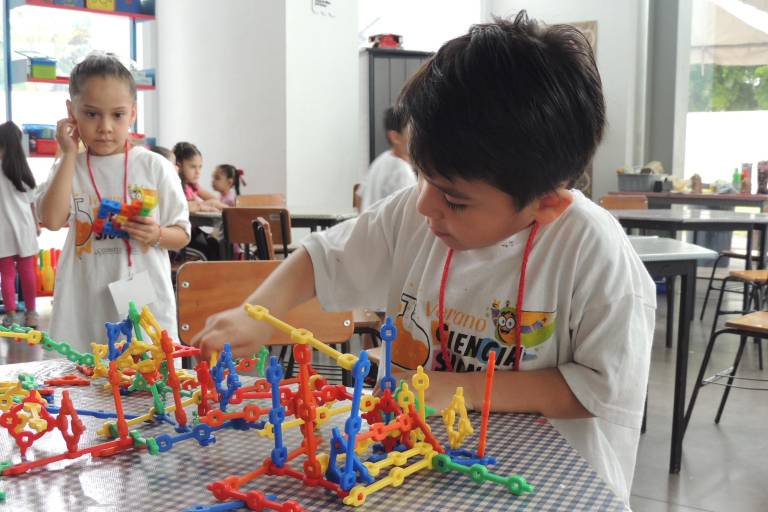 Aprenden mientras juegan en los cursos de verano de Centro de Ciencias de Sinaloa