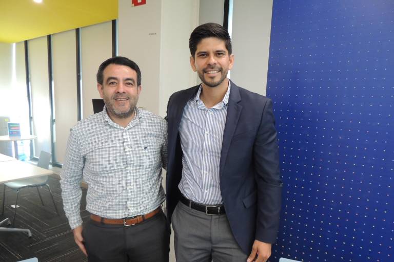 Conocen alumnos la realidad actual de los mercados financieros