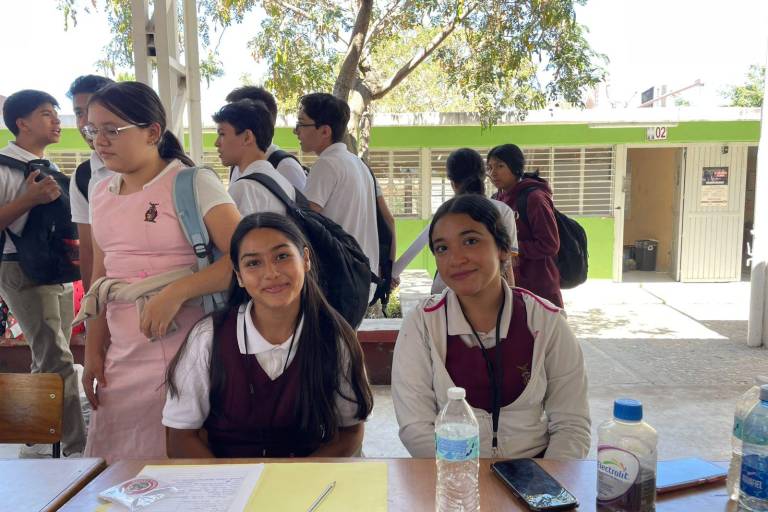Estudiantes de Secundaria Federal 3 realizan segunda colecta de tapas en apoyo a niños con cáncer