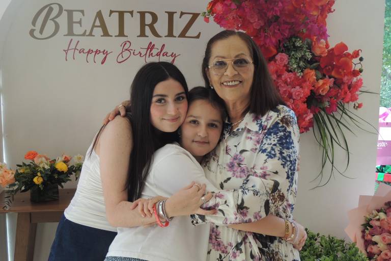 Celebran los 72 años de Beatriz Elizabeth Félix Tamayo