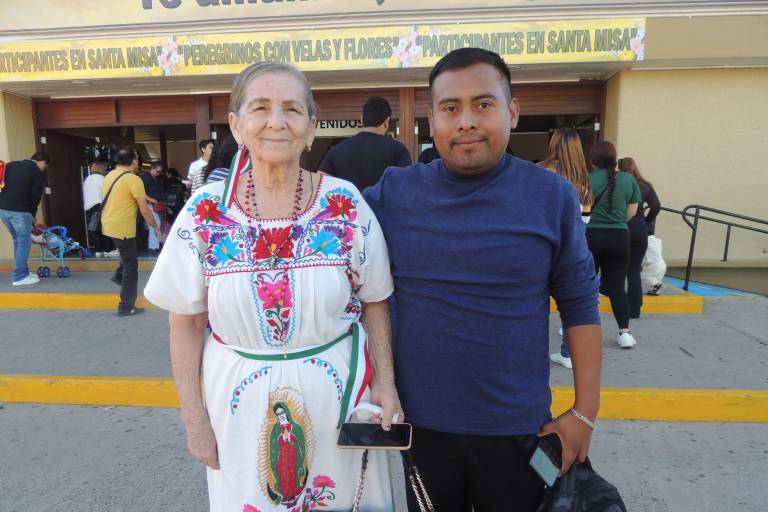 Cantan sinaloenses ‘Las Mañanitas’ a la Virgen de Guadalupe en su día