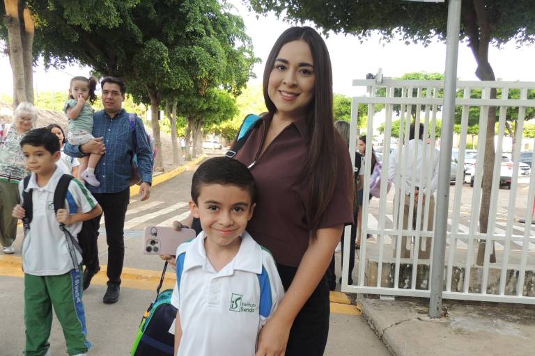 Disfrutan alumnos del Instituto Senda un feliz regreso a clases