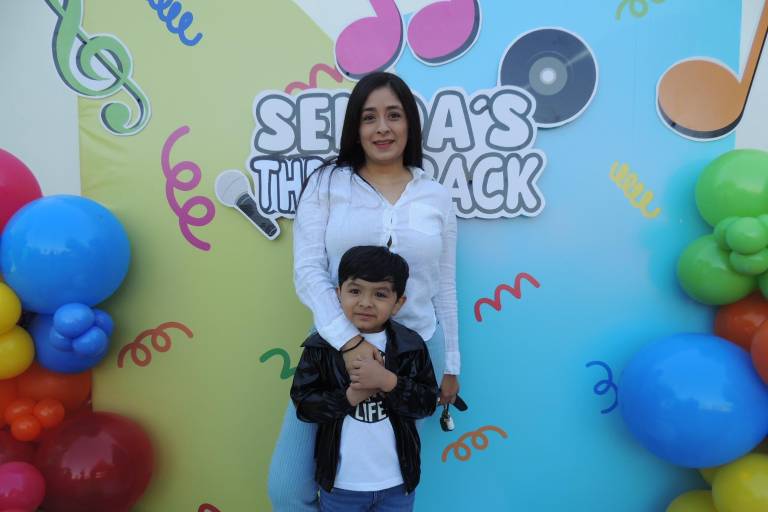 Disfrutan alumnos y padres de familia de su Festival de Primavera Senda’s Throwback