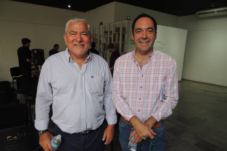 Disfrutan de la poesía de Tania Hernández en el CELIT