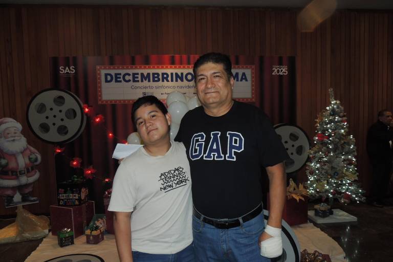 Dan sinaloenses la bienvenida a la Navidad, con el Concierto Decembrino Cinema