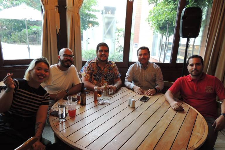 Comparten charlas desde la barra en ‘Tragos &amp; Esencia’, en Humaya Restaurante