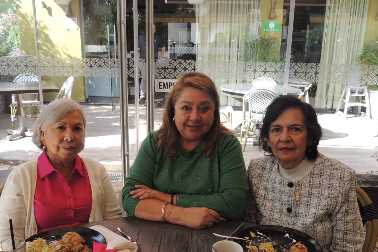 Celebran los 72 años de Beatriz Elizabeth Félix Tamayo