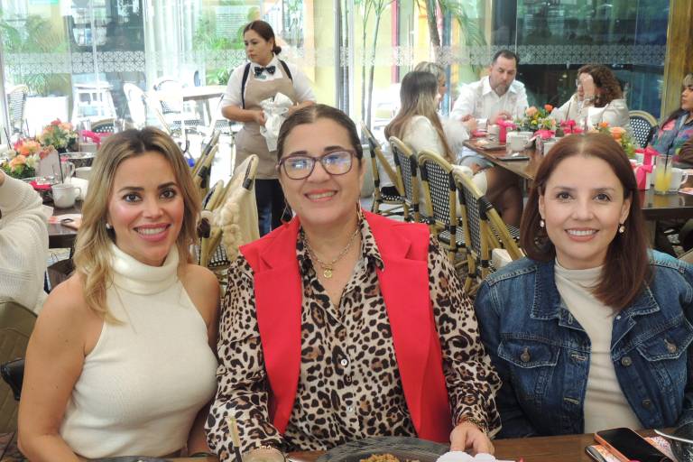 Celebran los 72 años de Beatriz Elizabeth Félix Tamayo