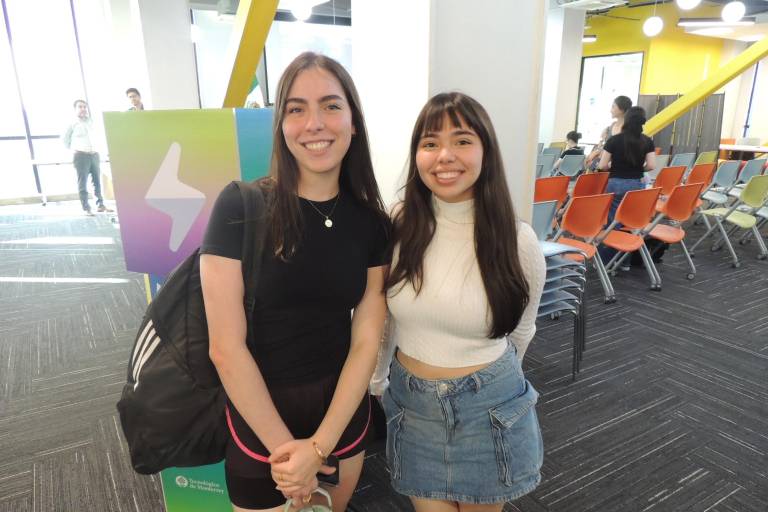 Conocen alumnos la realidad actual de los mercados financieros