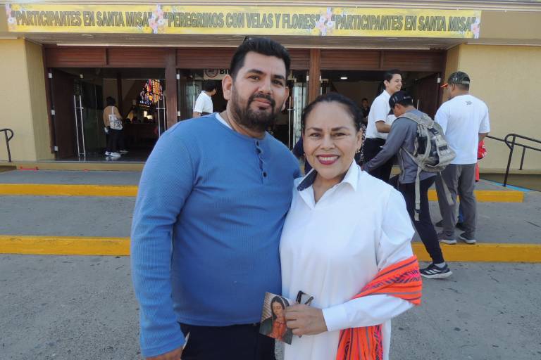 Cantan sinaloenses ‘Las Mañanitas’ a la Virgen de Guadalupe en su día