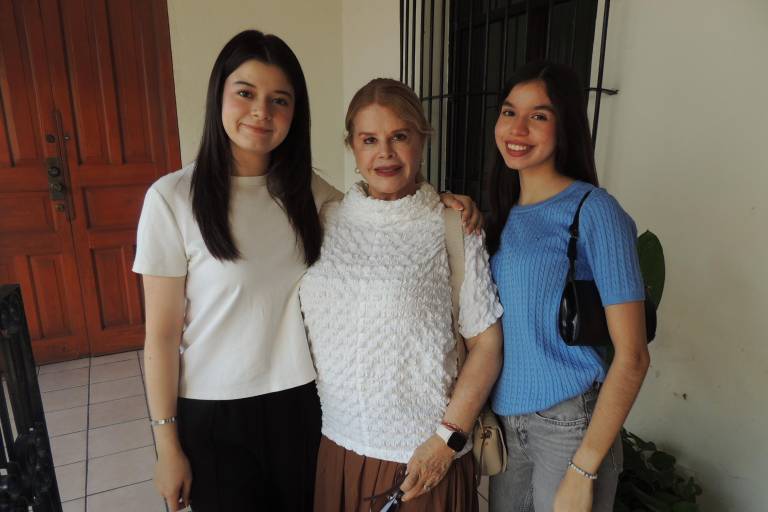 Aplauden la nueva obra de Élmer Mendoza