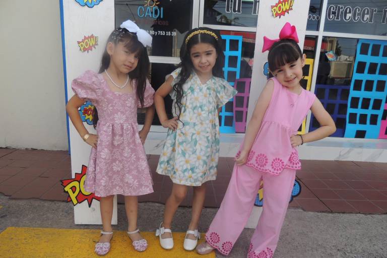 Con juegos mecánicos, trampolín y música celebran su Día del Niño