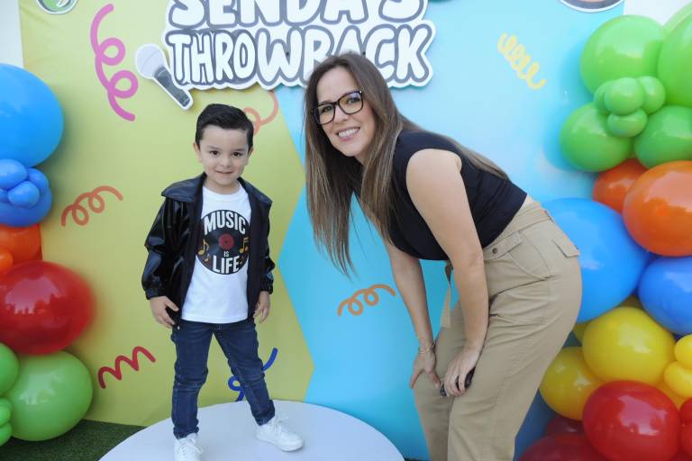 Disfrutan alumnos y padres de familia de su Festival de Primavera Senda’s Throwback