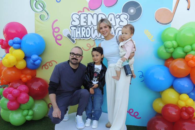 Disfrutan alumnos y padres de familia de su Festival de Primavera Senda’s Throwback