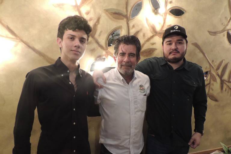 Comparten charlas desde la barra en ‘Tragos &amp; Esencia’, en Humaya Restaurante